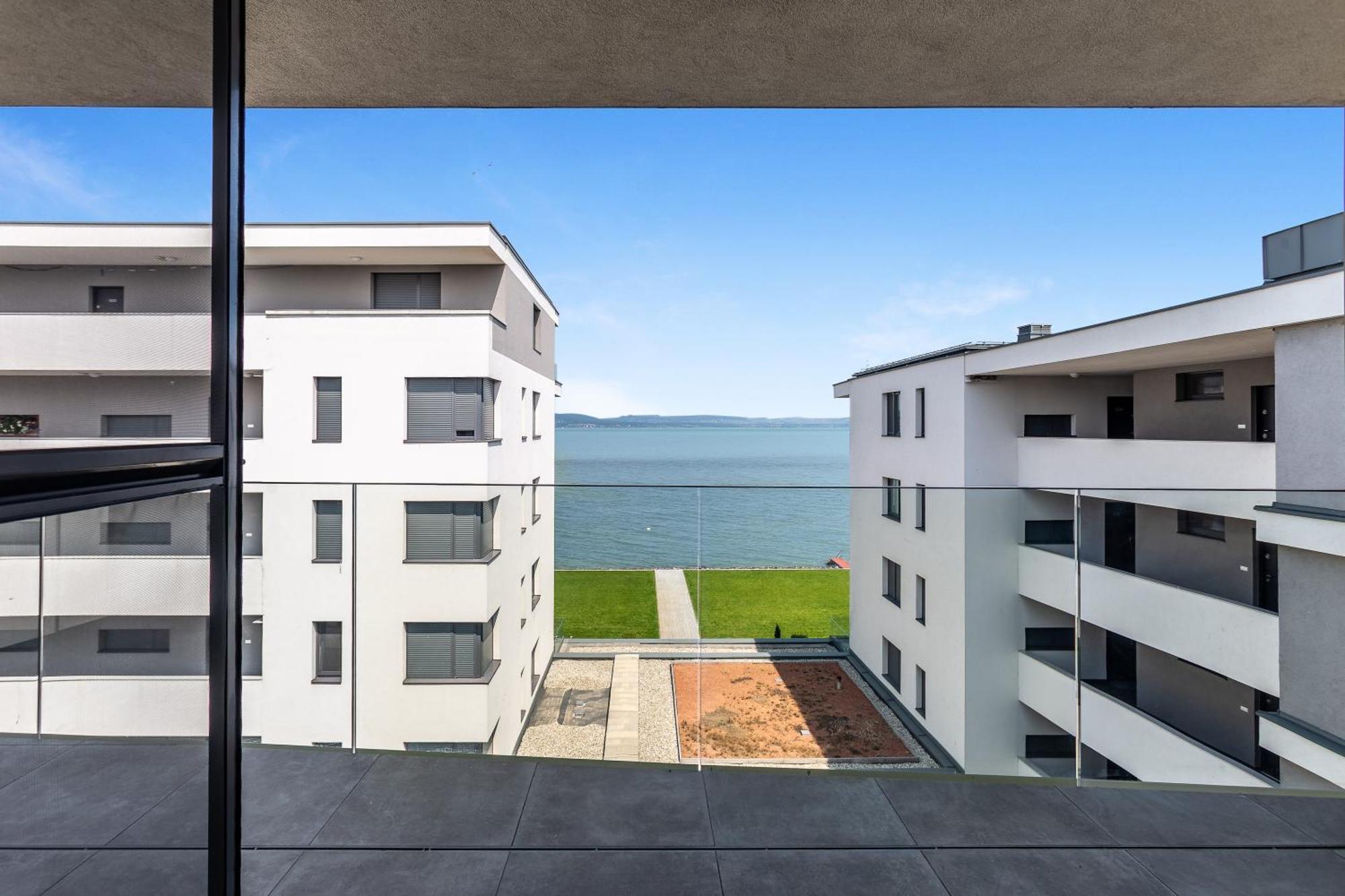 Lake Side Luxury Steps To The Lake Lela - Happy Rentals Balatonlelle Exterior foto